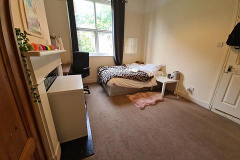 9 bedroom house to rent, Hyde Park Terrace, Leeds