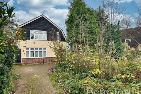 3 bedroom detached house for sale, Wingletye Lane, Hornchurch, RM11