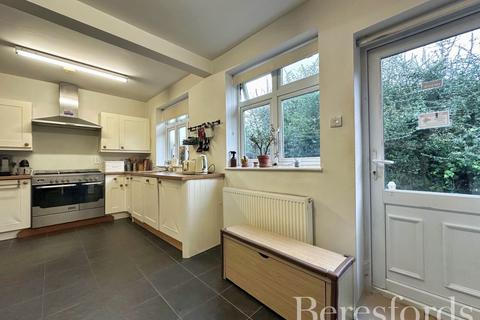 3 bedroom detached house for sale, Wingletye Lane, Hornchurch, RM11