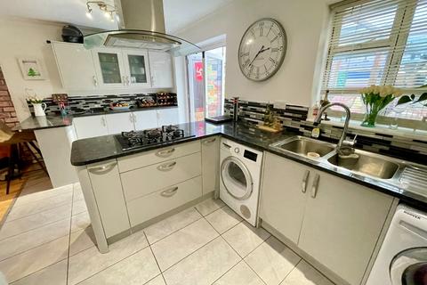 3 bedroom semi-detached house for sale, Bracknell Close, Luton, Bedfordshire, LU4 0TL