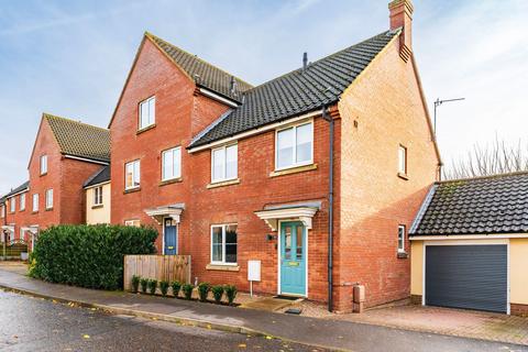 3 bedroom semi-detached house for sale, Macmillan Way, Little Plumstead