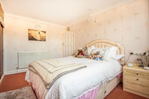 14 Burnham Drive, Worcester Park, KT4 8SF