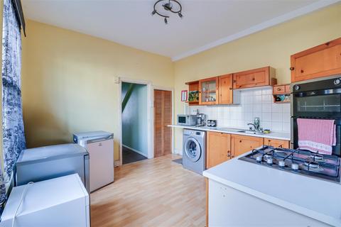 1 bedroom flat for sale, Hamlet Court Road, Westcliff-On-Sea SS0