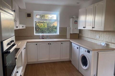 3 bedroom maisonette to rent, Lawns Lane, Leeds, LS12 5ES