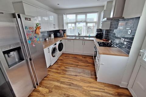 2 bedroom semi-detached house for sale, Fourth Avenue, Luton, LU3 3BU