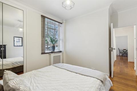 11 Watchfield Court, London, W4 4NB