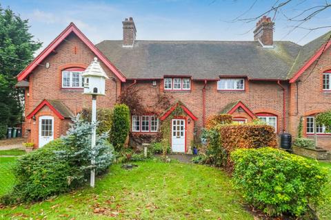 6 bedroom terraced house for sale, Pepperstock, Luton, Bedfordshire, LU1 4LJ