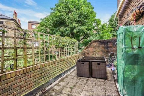 3 bedroom flat for sale, Pemberton Gardens, London