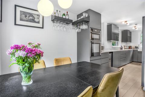 Flat 6, 2 Pemberton Gardens, London, N19 5RU