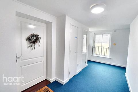 2 bedroom flat for sale, Gooshays Gardens, ROMFORD