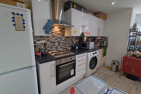 1 bedroom flat to rent, City Road, Roath,