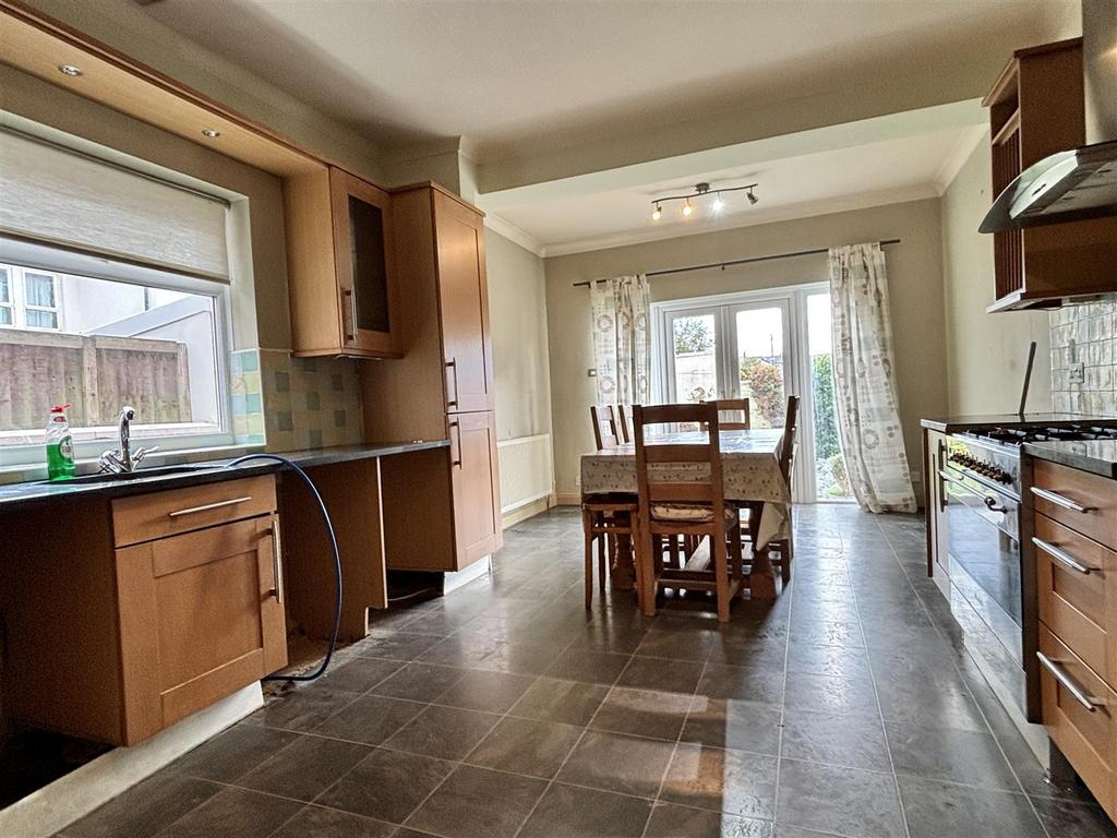 Dining kitchen