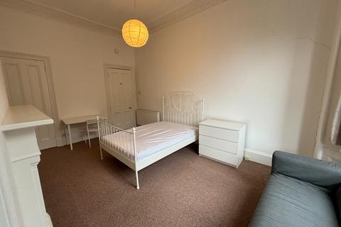 2 bedroom flat to rent, Byres Road, West End, Glasgow, G12