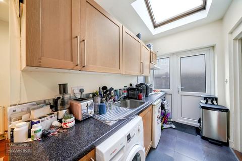 2 bedroom flat for sale, Welldon Crescent, Harrow HA1