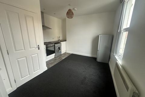 Studio to rent, Carisbrooke Road, Liverpool L4