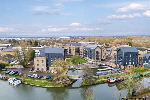 1 bedroom flat for sale, Marina Court, Waltham Abbey