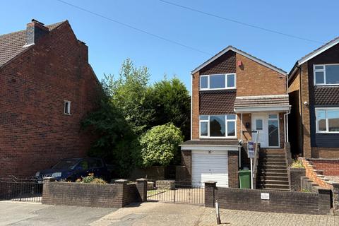 45 Stour Hill, Quarry Bank, Brierley Hill, DY5 2AT