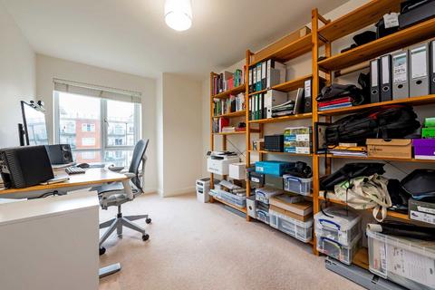 2 bedroom flat for sale, Commander Avenue, London NW9