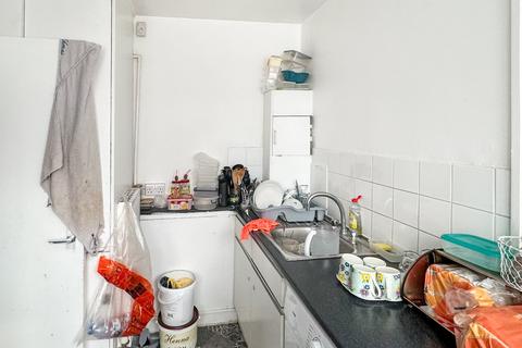 2 bedroom flat for sale, Neville Gill Close, London, SW18