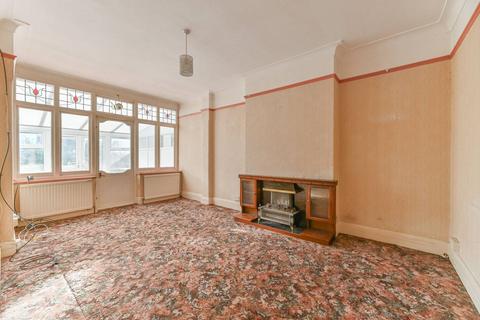 3 bedroom terraced house for sale, Wharfedale Gardens, Thornton Heath, CR7