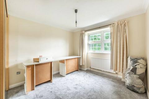 4 bedroom flat to rent, Westbury Lodge Close, Pinner, HA5