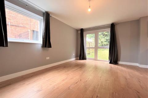 2 bedroom apartment to rent, Princes Court, The Mall, Dunstable