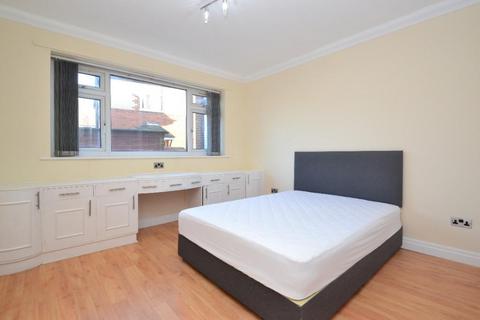 2 bedroom flat to rent, 306 Harrogate Road, Leeds LS17