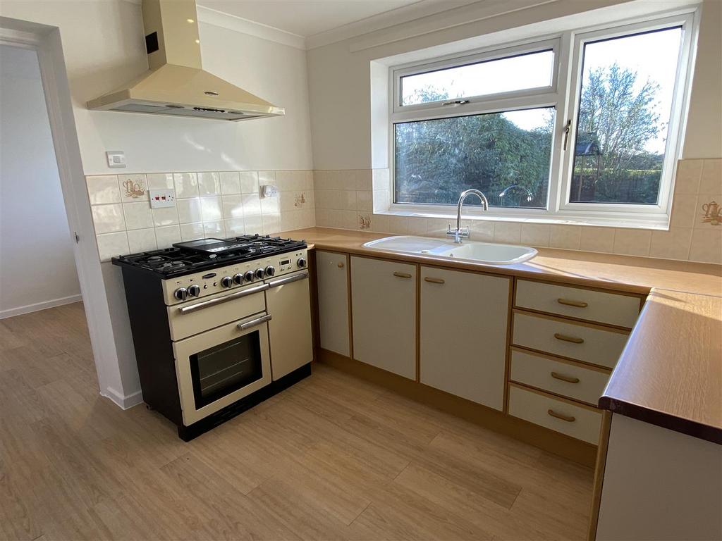 Fitted Kitchen with Rangemaster oven