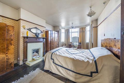 7 Holly Crescent, Beckenham, BR3 3DL