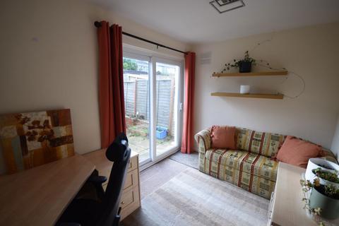 2 bedroom flat to rent, Cedar Way, Bideford