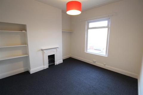 2 bedroom house to rent, Thoresby Street, Hull