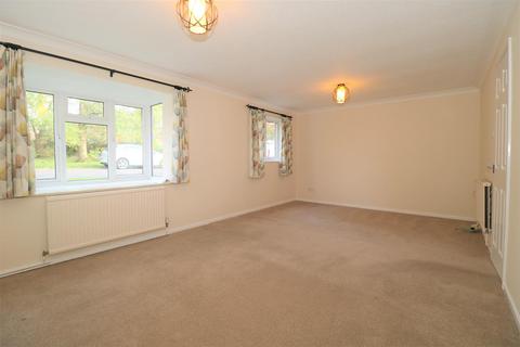 4 bedroom detached house to rent, Rawnsley Drive, Kenilworth