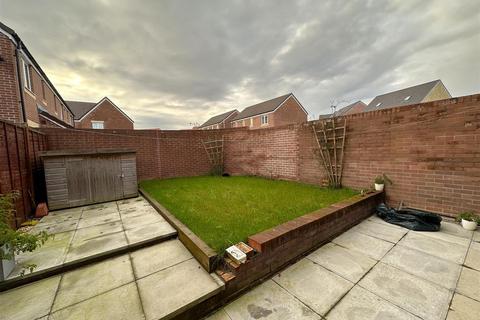 3 bedroom end of terrace house for sale, Bryant Close, Chippenham