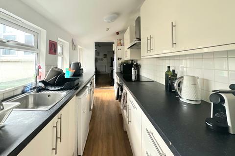 8 bedroom terraced house to rent, Hampton Road, Bristol, BS6