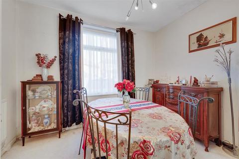 4 bedroom end of terrace house for sale, Chaplin Road, Dagenham, Essex