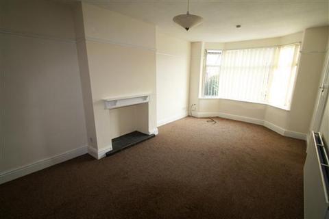 3 bedroom semi-detached house to rent, Hallwood Avenue, Salford