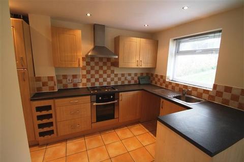 3 bedroom semi-detached house to rent, Hallwood Avenue, Salford