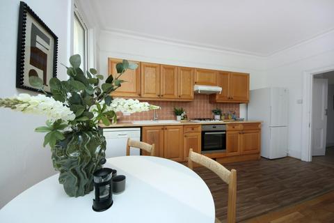 2 bedroom flat for sale, Mattock Lane, London