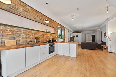 3 bedroom apartment for sale, Canham Road, London