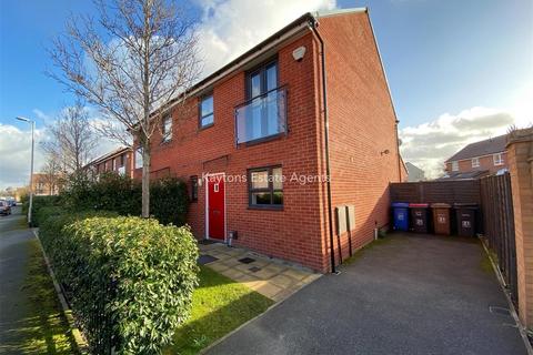 3 bedroom semi-detached house to rent, River View Drive, Salford