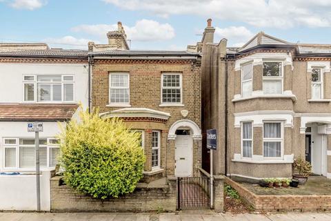 3 bedroom terraced house to rent, Quicks Road, London SW19