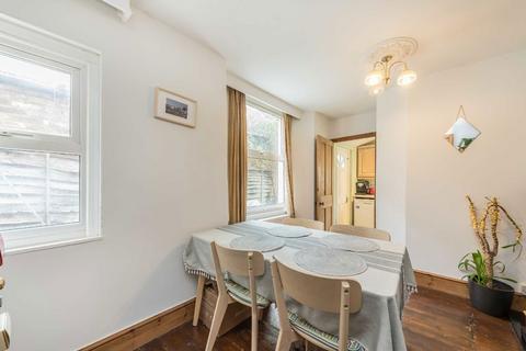 3 bedroom terraced house to rent, Quicks Road, London SW19