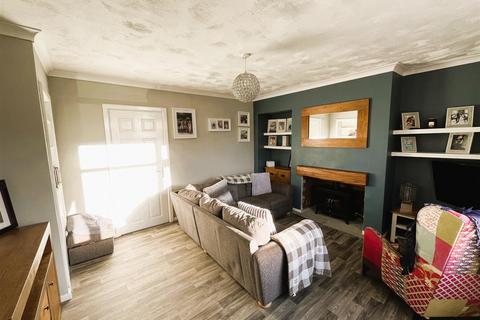 6 Griffe Drive, Wyke, Bradford, BD12 8QB