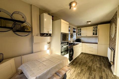 6 Griffe Drive, Wyke, Bradford, BD12 8QB