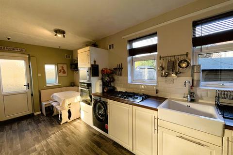 6 Griffe Drive, Wyke, Bradford, BD12 8QB