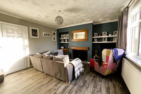 6 Griffe Drive, Wyke, Bradford, BD12 8QB