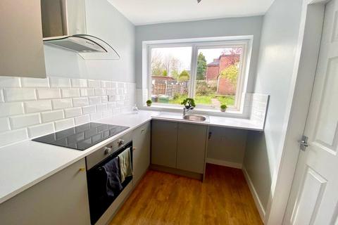 3 bedroom semi-detached house to rent, St Kildas Avenue, Droylsden,