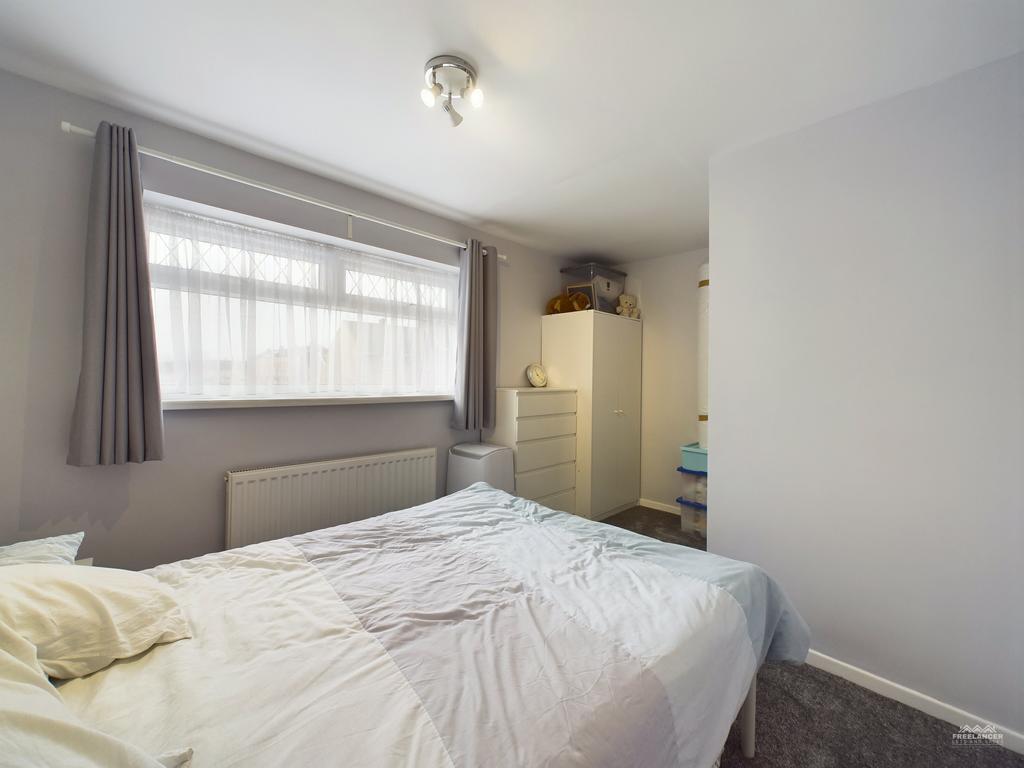 Second bedroom 2
