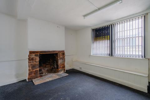 2 bedroom flat for sale, High Street, Crediton, EX17