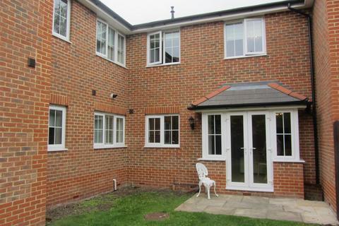 2 bedroom semi-detached house to rent, Barley Mow Road, Egham TW20